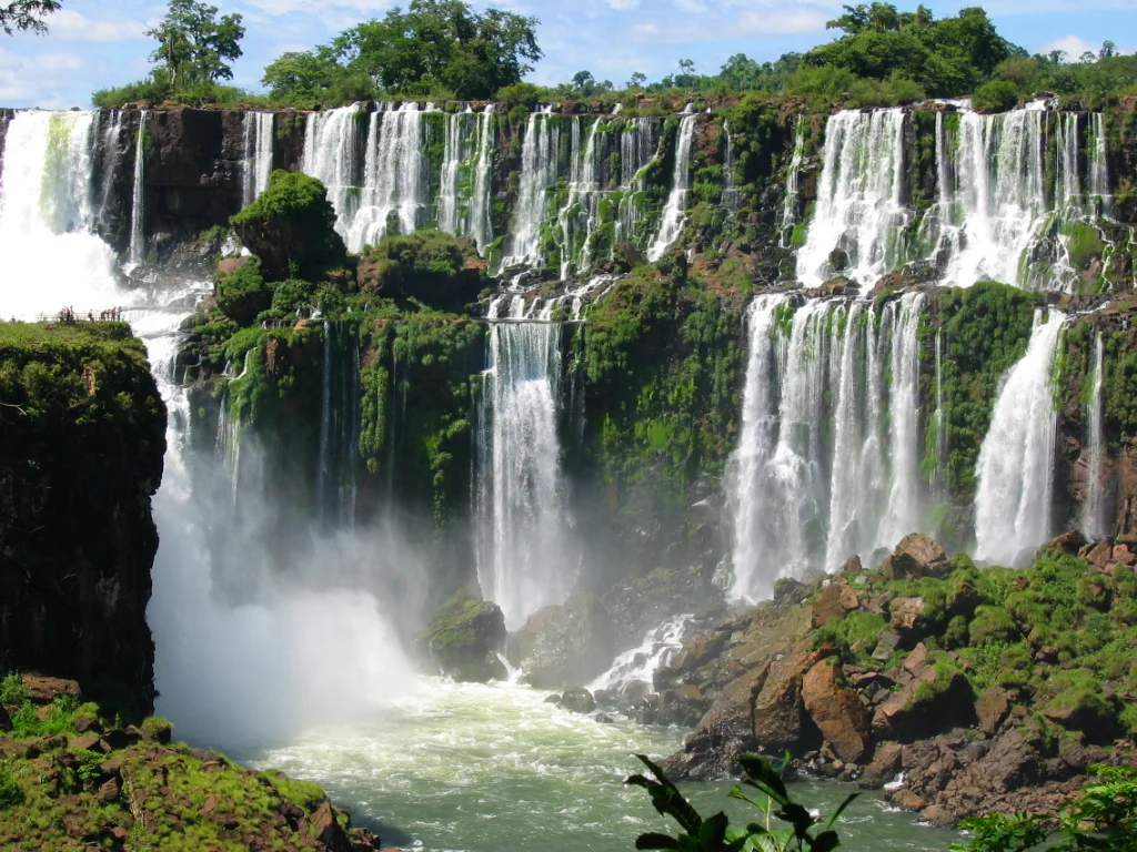 iguazu-falls-1372555.jpg