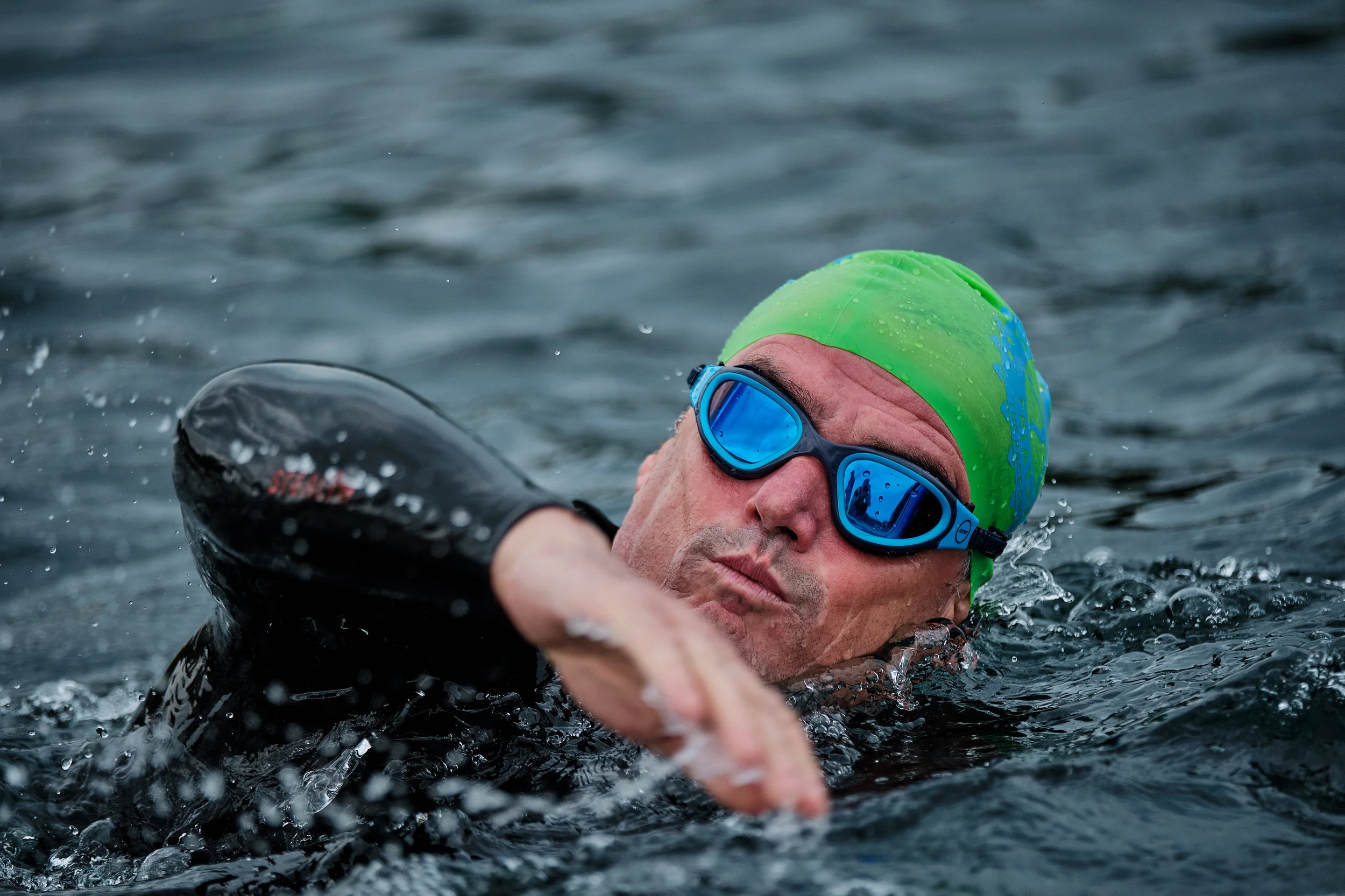Triathlon from “The Race Organisers”, Sunday 4th August 2019, Dorney lake, UK. First competitors of the Man’s wave start their race in the Dorney lake.