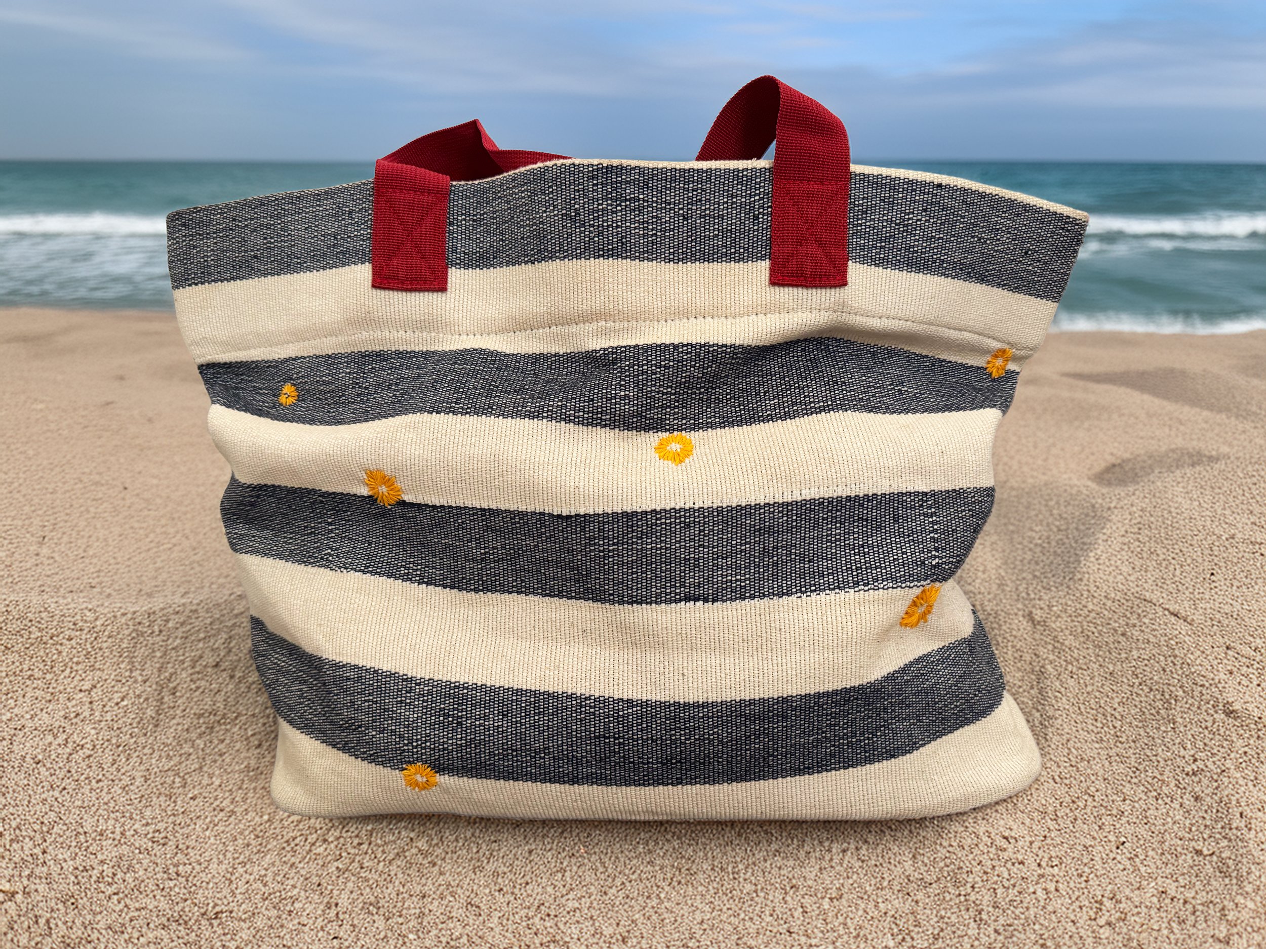 Shoreline Embroidered Daisy Tote
