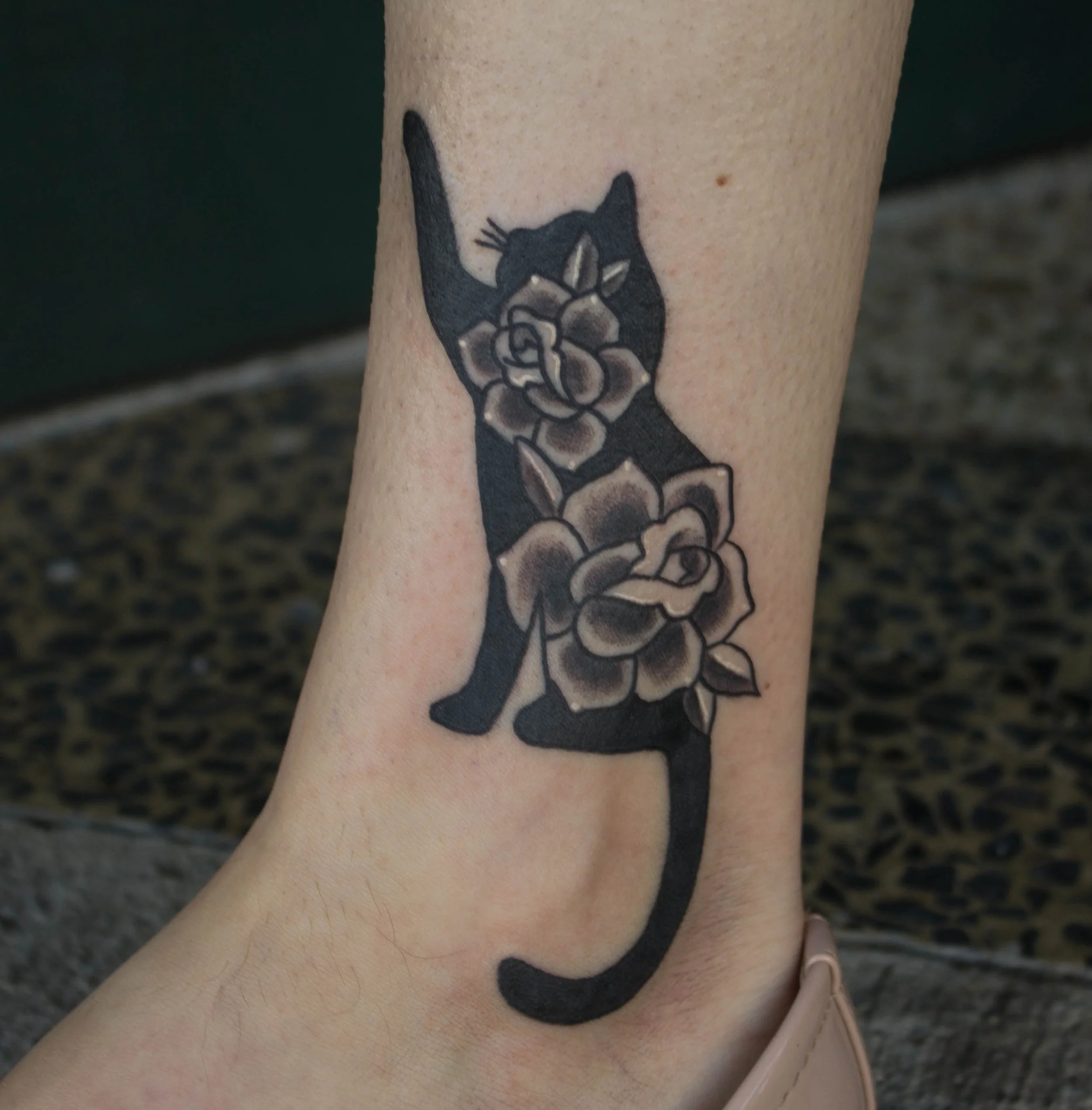 Cat_Roses_Silhouette.jpg
