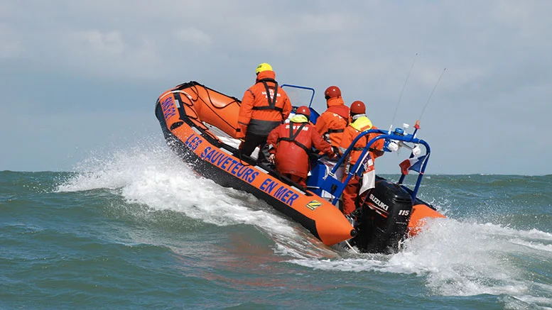 Light Craft for Swimmer Support. 