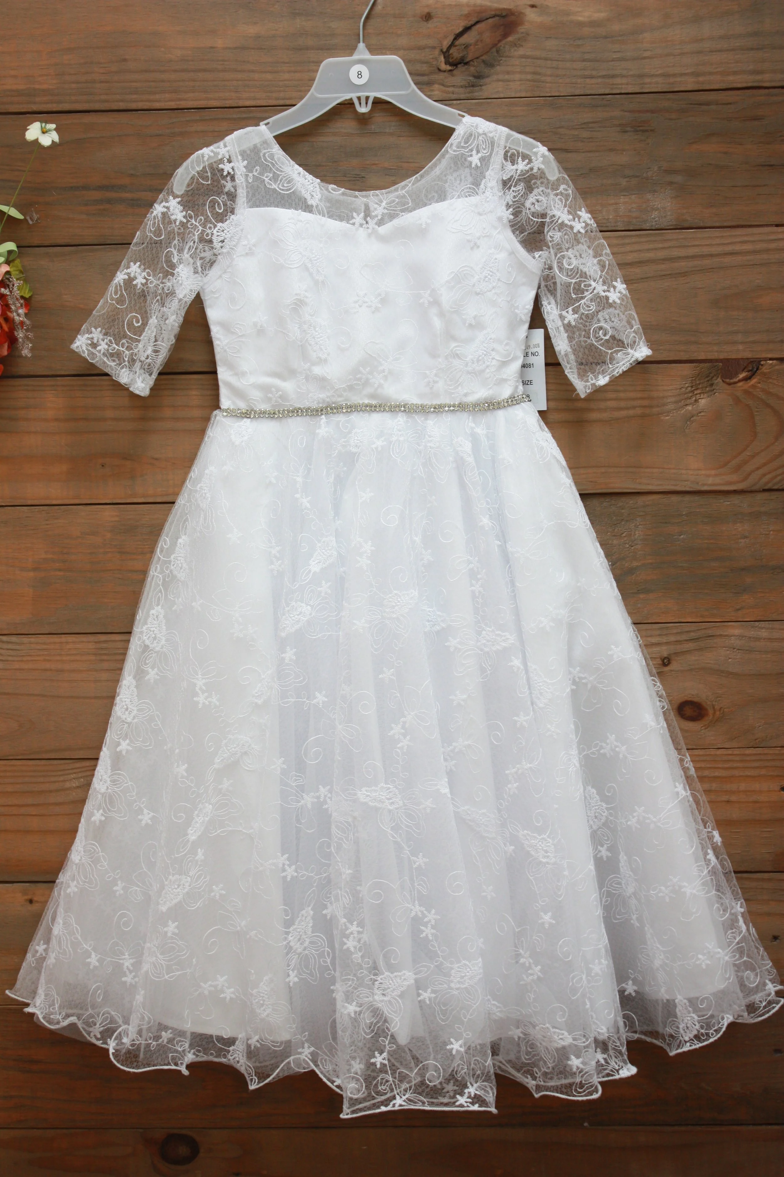 D4081 Size 8 White only