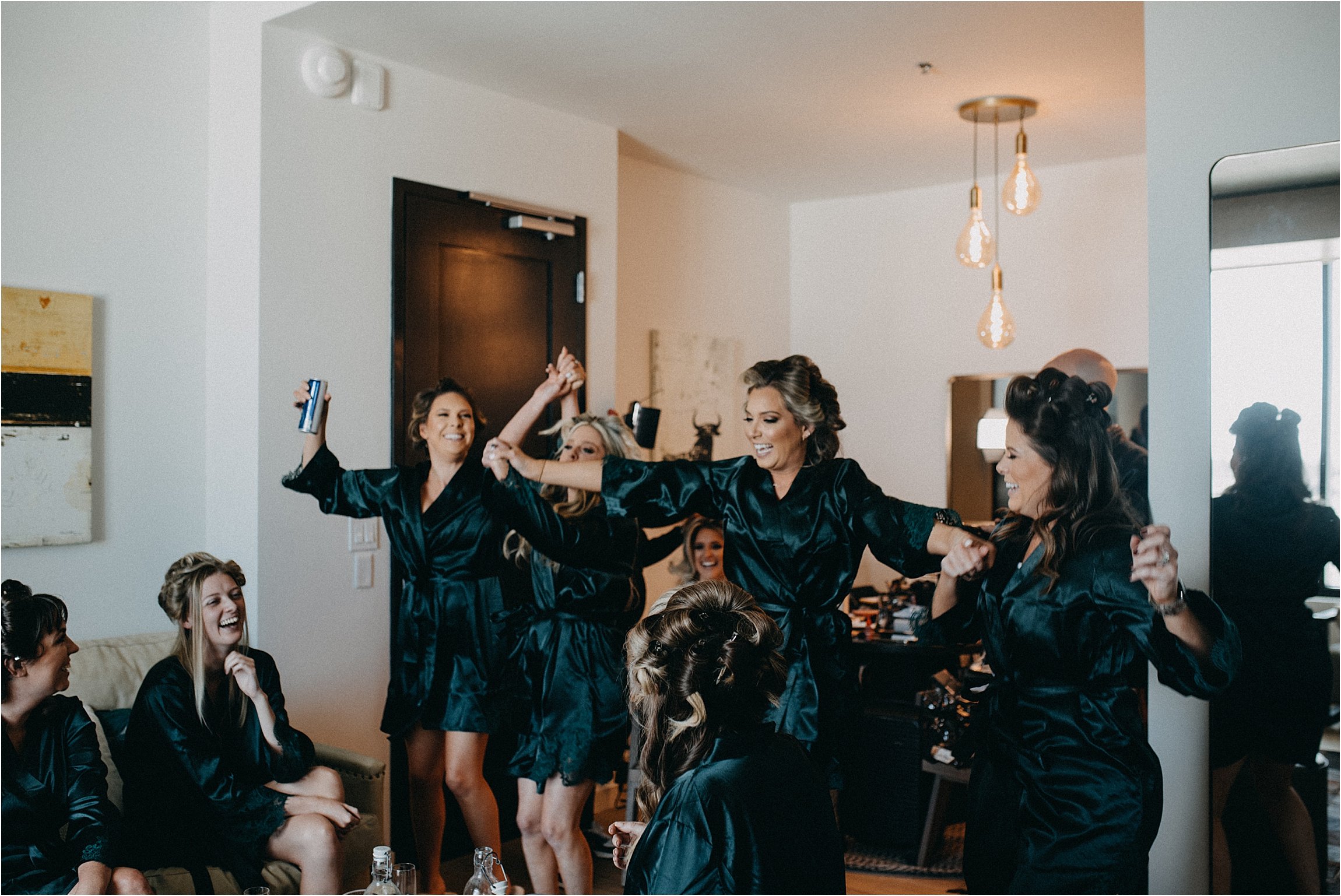  Getting ready photography with bridesmaids - Livemore Weddings 