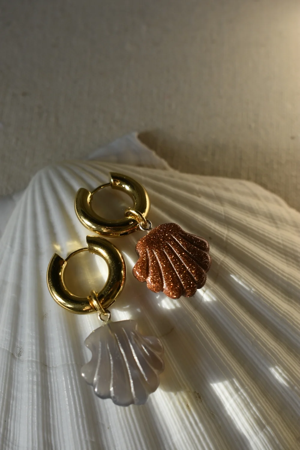 ◇Monday Edition◇ [usual ME] half seashell earrings SHELL WE DANCE SINGLE EARRING — N O T T E