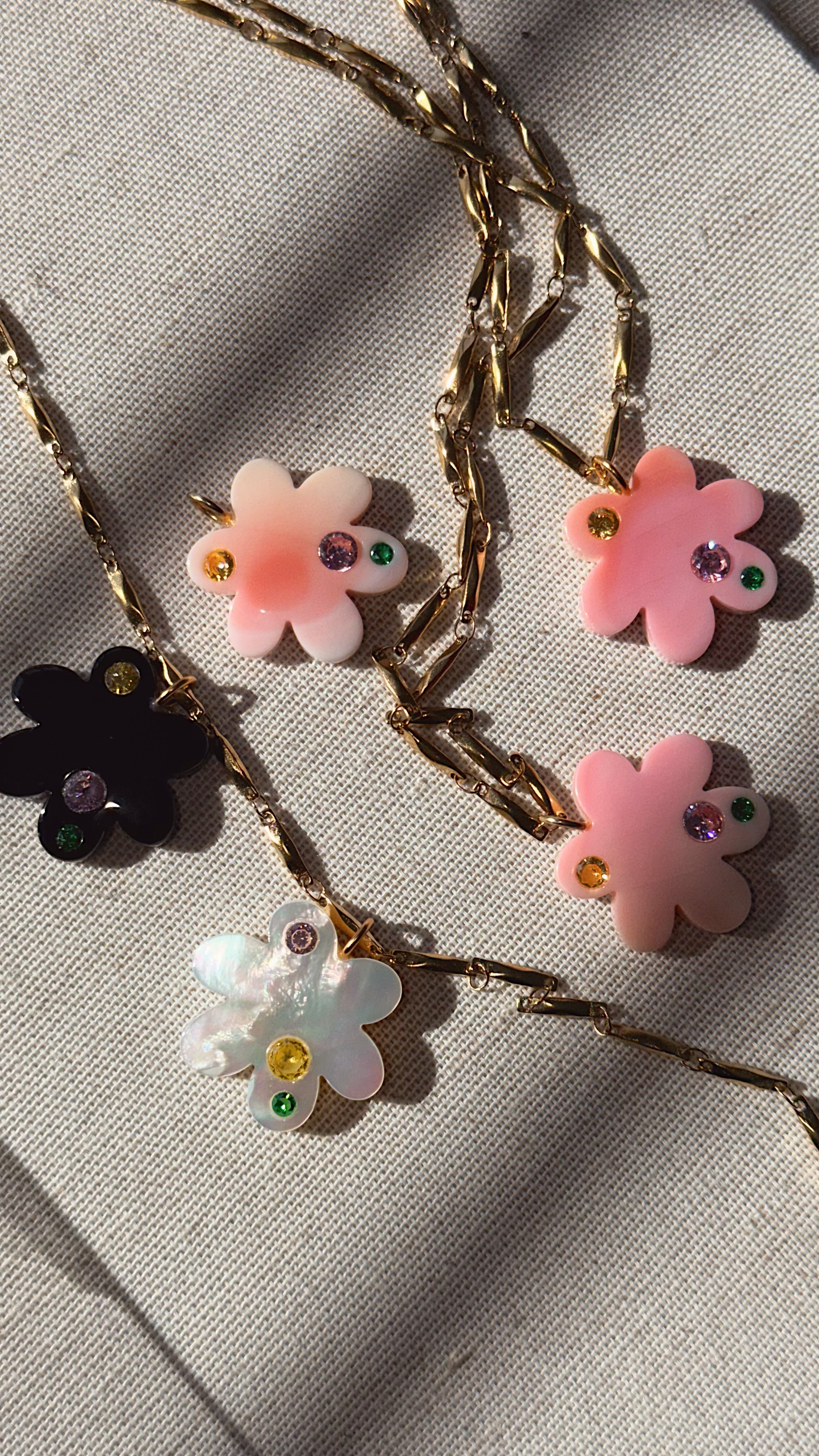 NOTTE_SB NECKL_SAKURA5-ALL.JPG