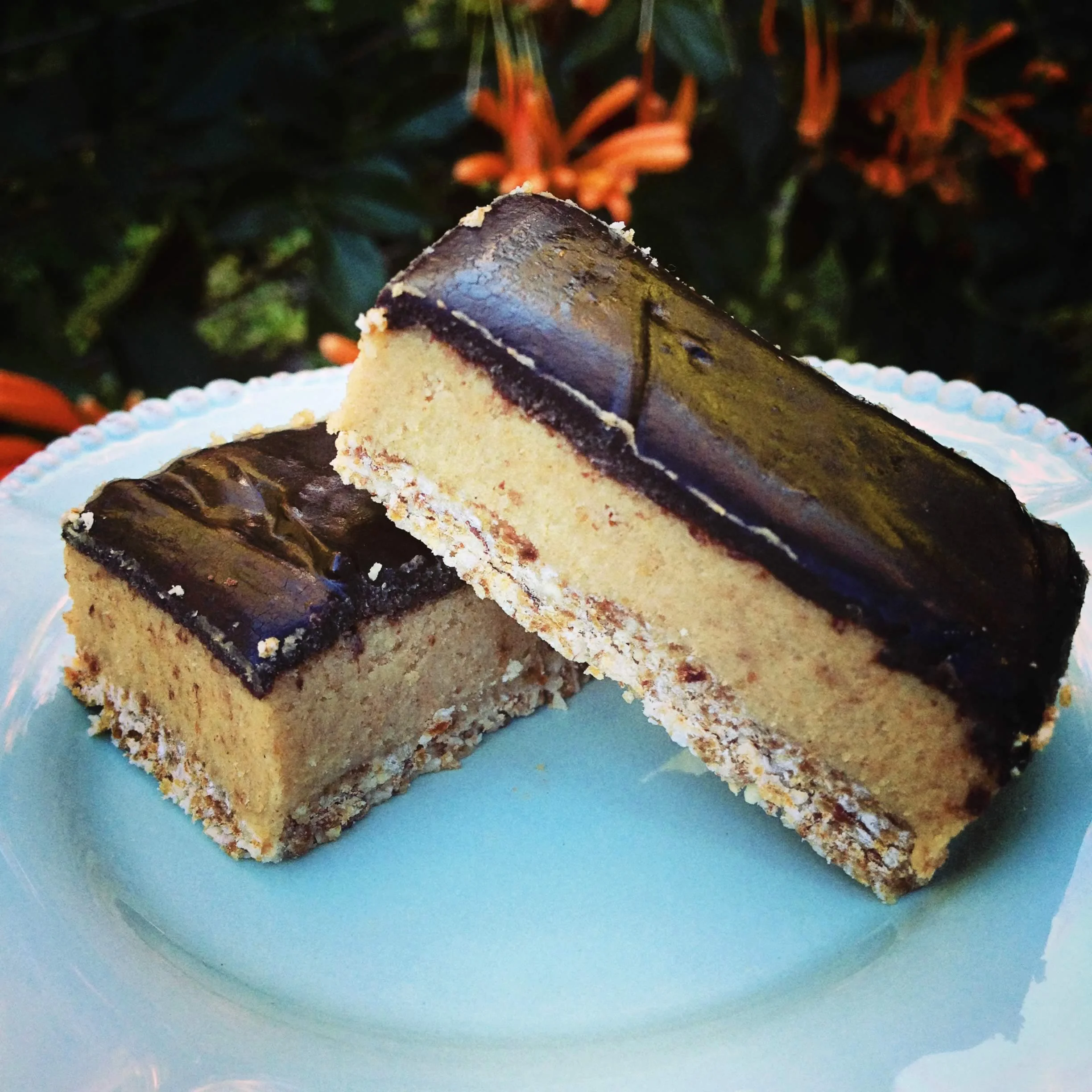 The most delicious raw caramel slice recipe ever!