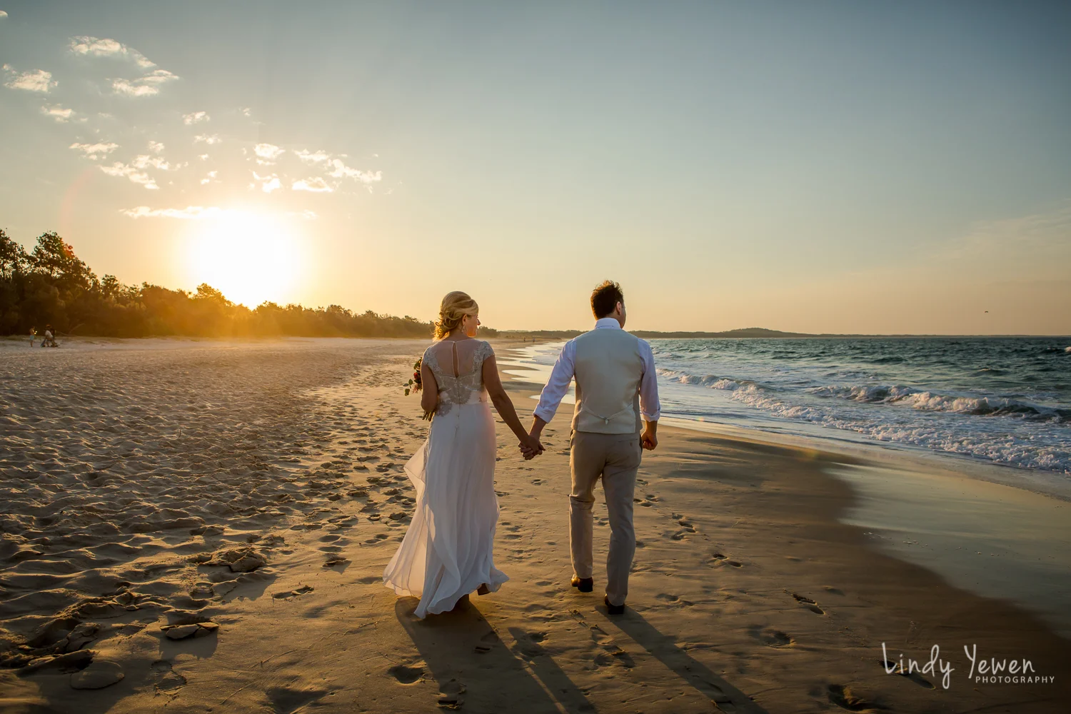Laguna Grove Hasting Street Noosa Wedding - Chris & Sue