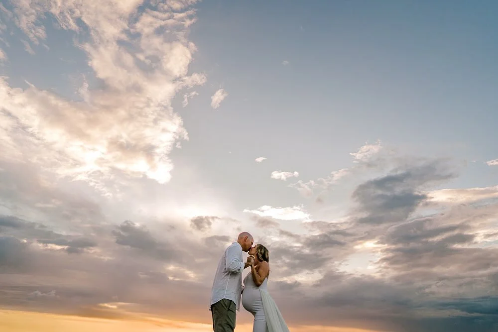 Sunset skies and baby bumps 💝 #photography #pregnancy #maternity #maternityshootideas #maternityphotography #maternityphotoshoot #love #babybump #art #fun #sunset #sky