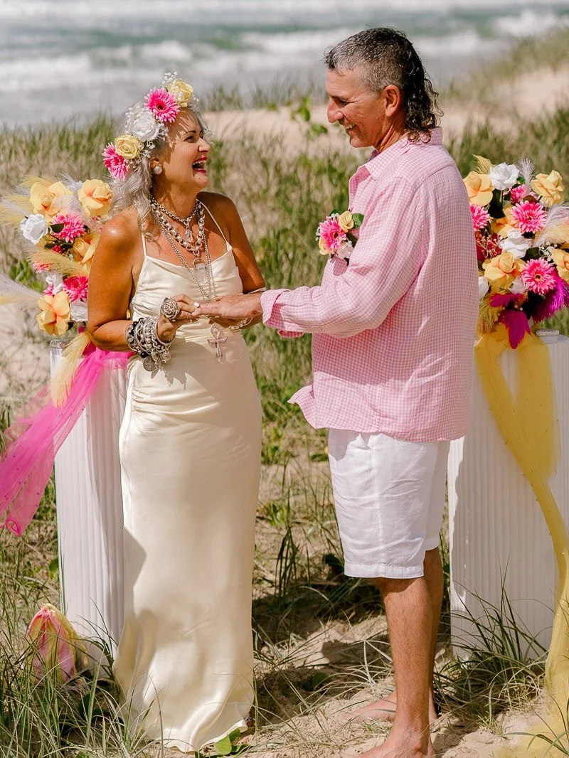 FUN, FUN, FUN!! Seriously the best morning with Kyleigh and Stephen doing their wedding day their way 🥂💕 @noosa.elopements @sunshineweddingsau @sommersaunder_celebrancy @beauty.on.the.move