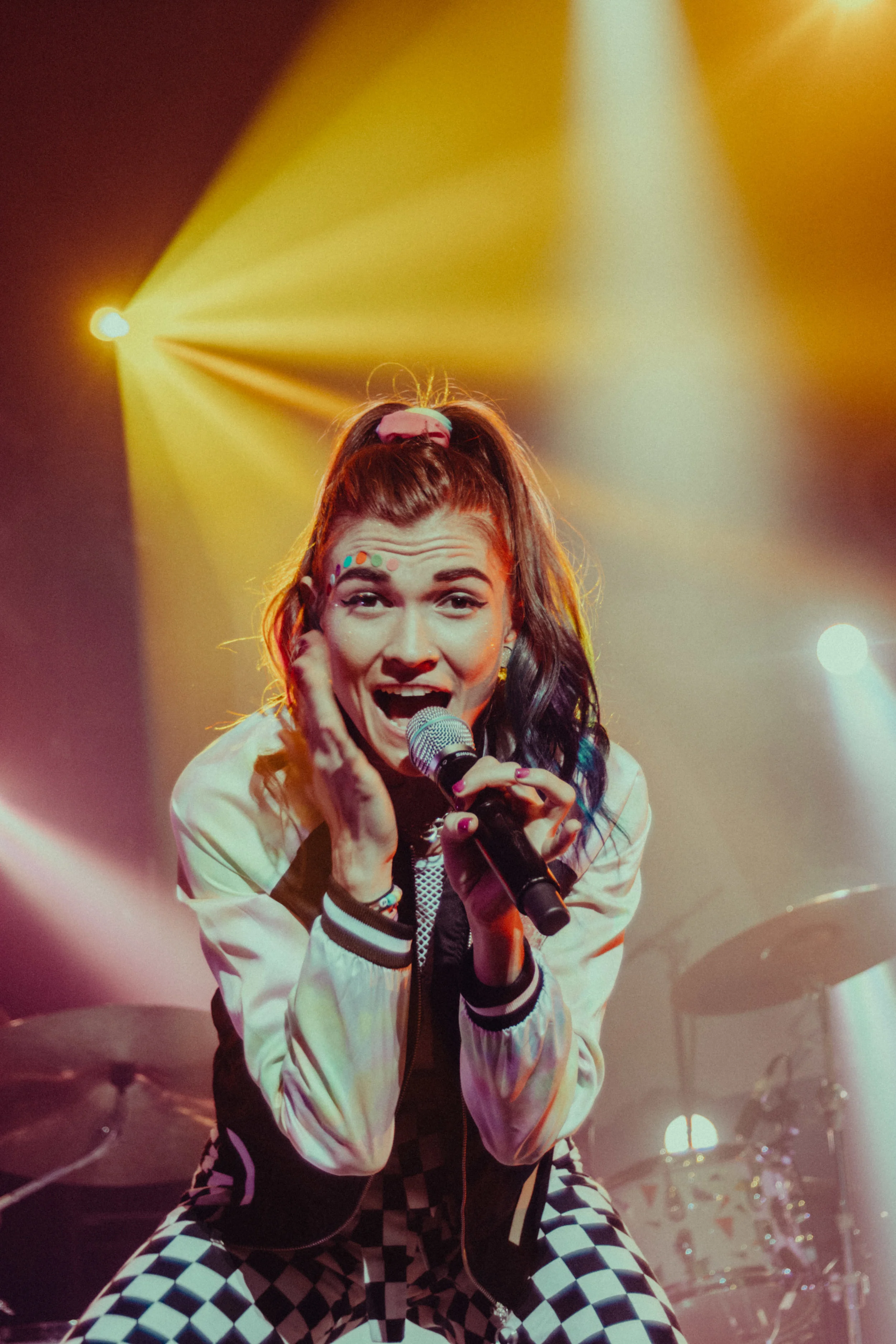 Mandy of Misterwives 