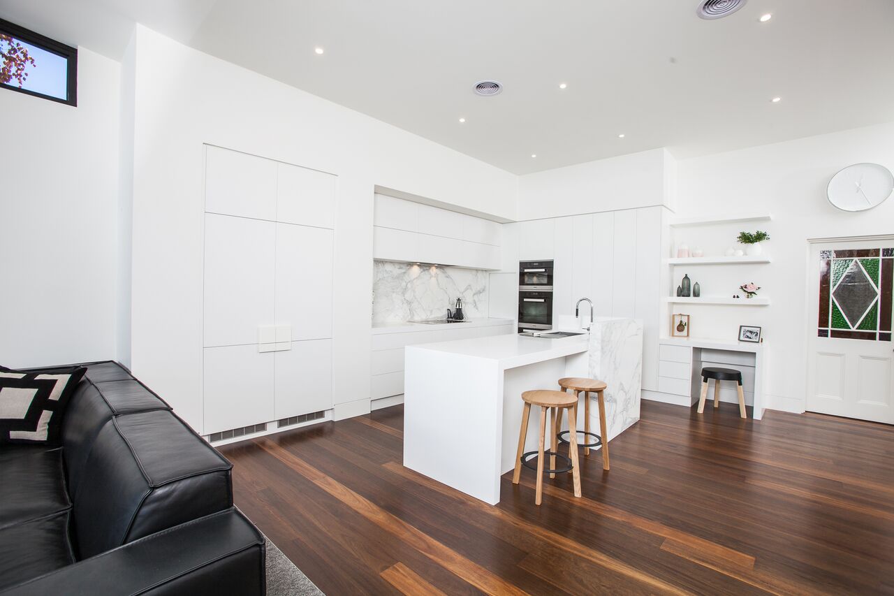 Stand out design features of this project are the Calacutta Marble, the Pure White Caesarstone, the White Polytec doors and the handleless drawers and doors, which all open electronically.