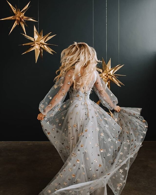 Happy New Year from the Natalie Wynn team!  Our top 9 was all different versions of the Starstruck gown, so I guess we'll be keeping it around. 😆 But this year we've got lots of new dresses coming your way!

Photo: @shleeeeeeeeee 
Shoot planner: @be