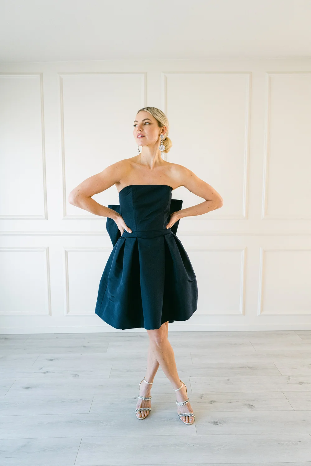 navy white formal dress Zapaka Women White Navy Mother Of Bride Dress A Line Boat Neck Half Sleeves Ruched Long Mother Wedding Dress, White+Navy / US10