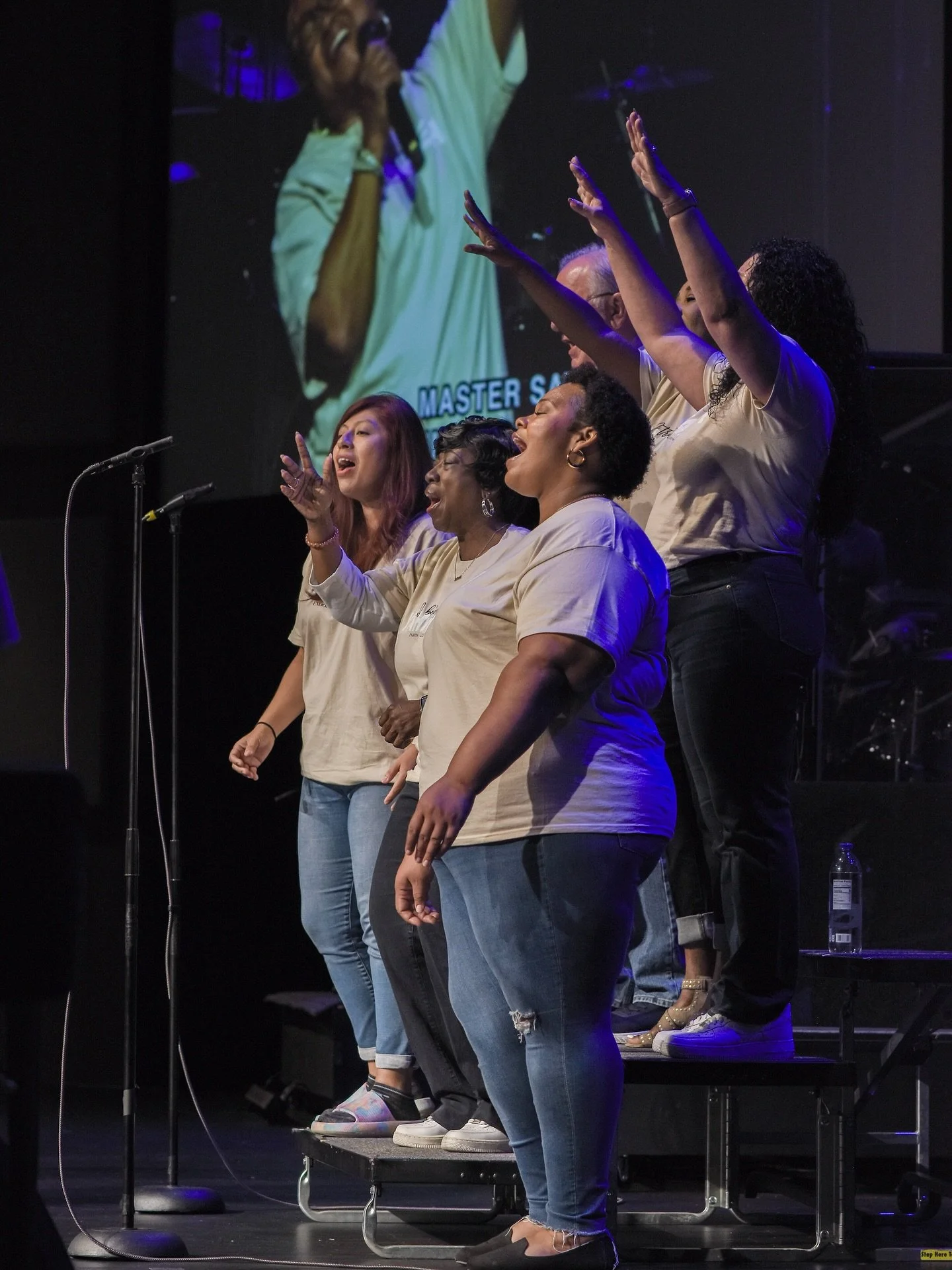 Hands lifted high and hearts surrendered. Our praise belongs to the Lord. 👏🙌