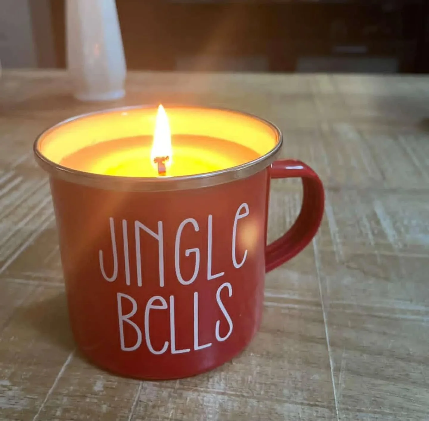 ✨🎄 Christmas in July? Don’t mind if we jingle all the way! 🎄✨
☀️❄️Say hello to our Peppermint Mocha candle, poured with love into the cutest red mug that’s giving cozy holiday vibes… even if it’s 90 degrees outside.
🕯️?