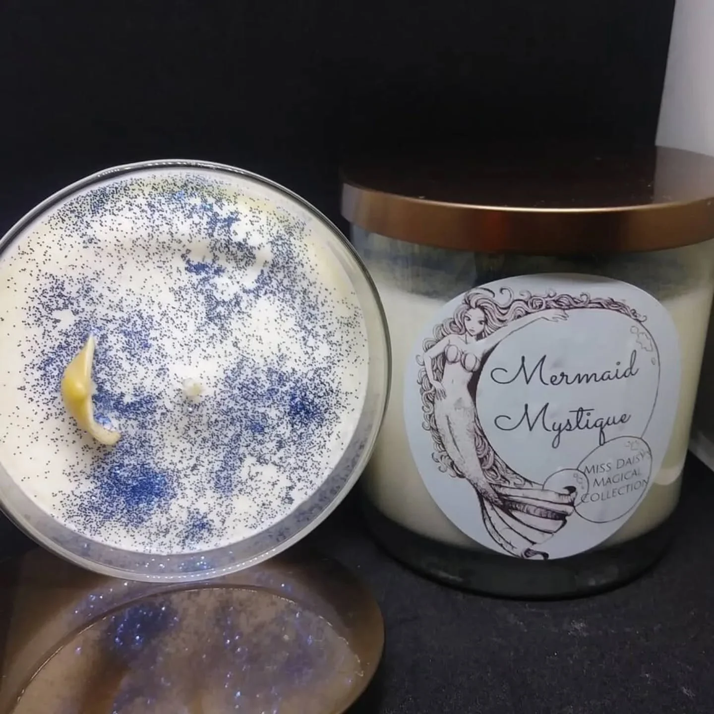 🧜‍♀️✨ Dive into Mer-May Magic! ✨🧜‍♀️
Calling all sea witches, sirens, and lovers of the deep blue—Mermaid Mystique is here to enchant your senses! 🌊🐚
🐠With a sweet, ocean-kissed blend of florals, sea salt, delicate cyclamen petal