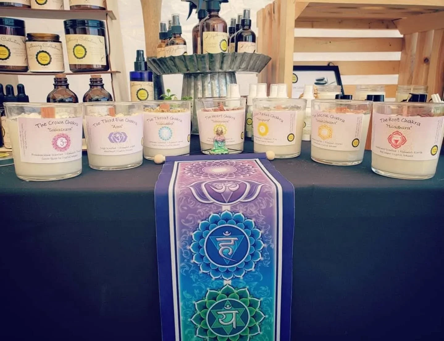 ✨ Serene Sunday vibes ✨
🕯️💜There’s something so grounding about aligning your energy and creating space for peace. Our Chakra Collection was made with intention — each candle infused with botanicals, crystals, and aromas to support bal