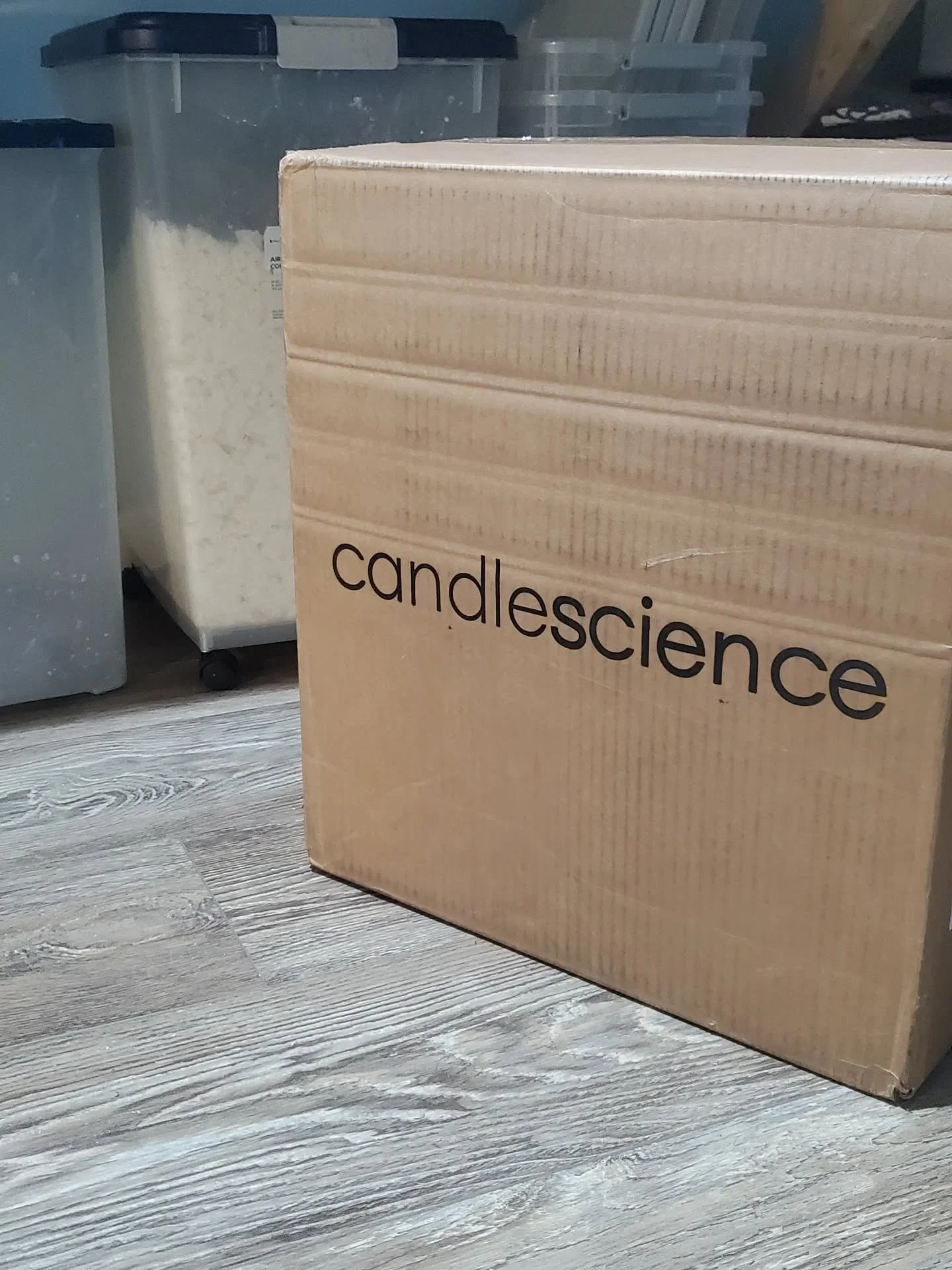 💌This box = good things ahead ✨

🕯️Supplies are in and Miss Daisy&rsquo;s is officially back in motion.
New creations coming very soon.

👀Stay close.

#MissDaisysBoutique #CandleMaker #HandmadeCandles #SmallBusinessLove #ComingSoon