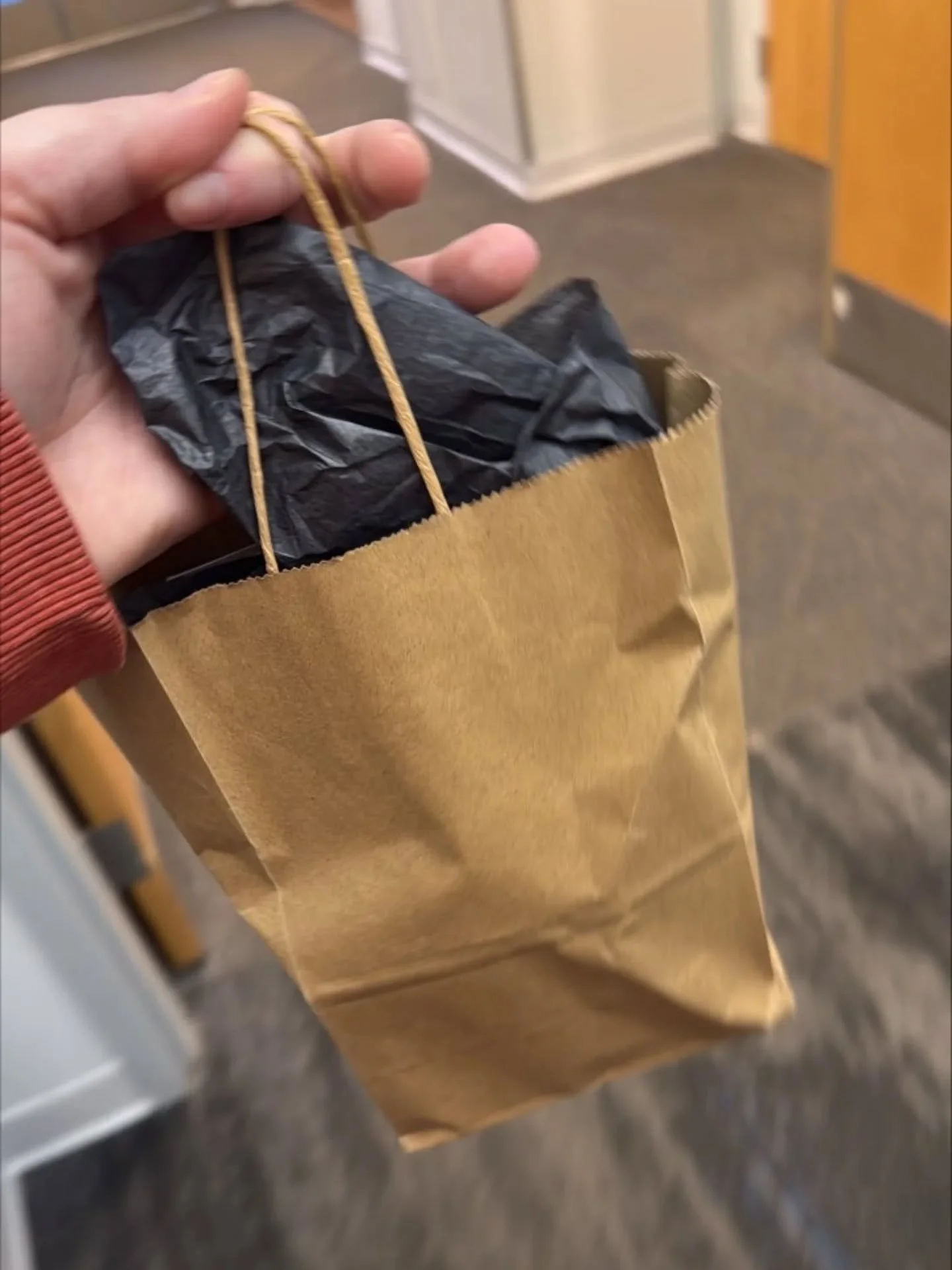 Looks like the fairies have been busy again&hellip; 🧚✨🖤

A little Fairy Dust just fluttered out the door and into its new home 🤎📦

Wrapped in a kraft paper bag, tucked in black tissue, and sent off with so much love ✨

💫Moments like this &mdash;