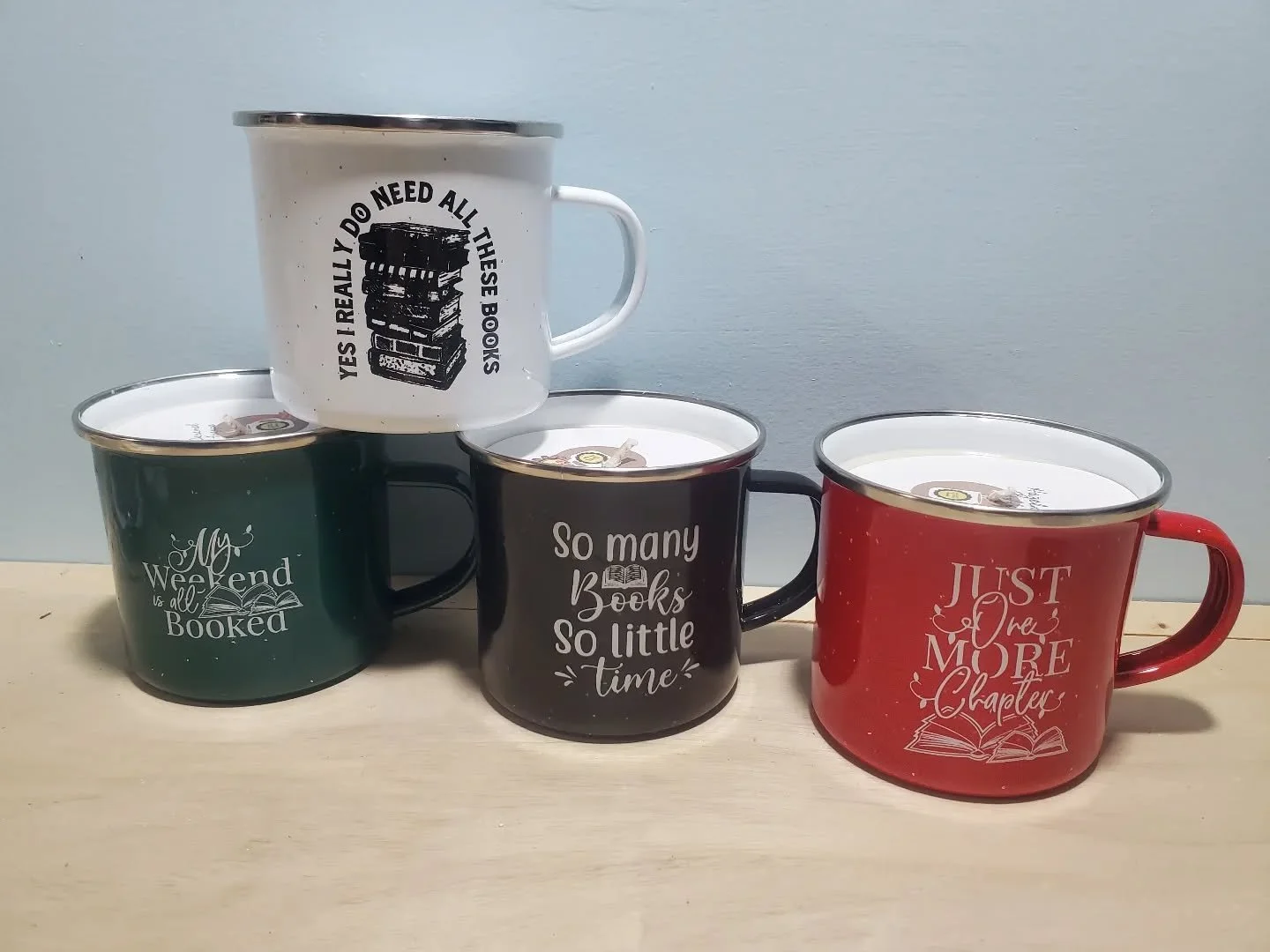 📚☕✨Calling all book lovers 
These cozy bookish coffee candles will be coming with me to my first Cincinnati event this Sunday!

Because let's be honest&hellip;
one more chapter always turns into five. 😆

If you love curling up with a good book, a w