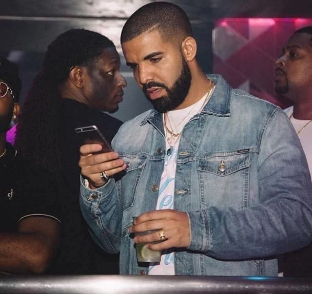 5 Reasons Why You "Story Stalk"