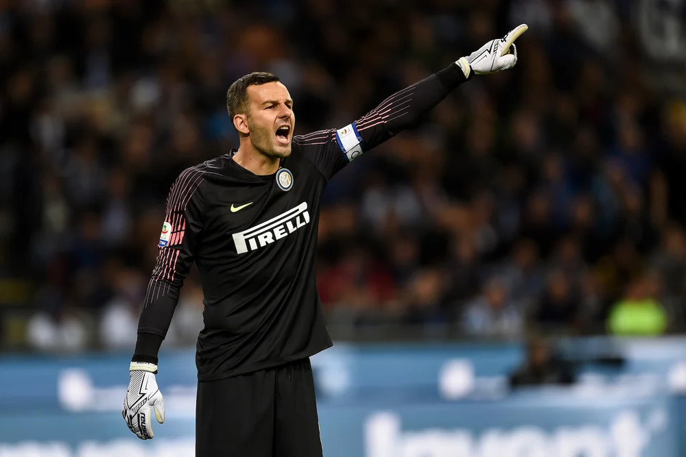 Pens In Hands Ready To Sign Inter Ready To Give Handanovic A Lifetime Contract 2022 Also Extension And Huge Wage Boost For Lautaro Fedenerazzurra