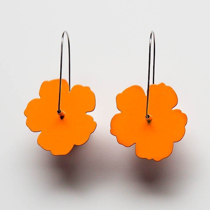 Flower patch: Nasturtium earrings, power coated brass, stainless steel earring hooks.
Express post in time for Mother&rsquo;s Day.
#australiancontemporaryjewellery #jessdare #jessdarejewellery #earrings #zoomearrings #colour #flower #flowerpatch #con