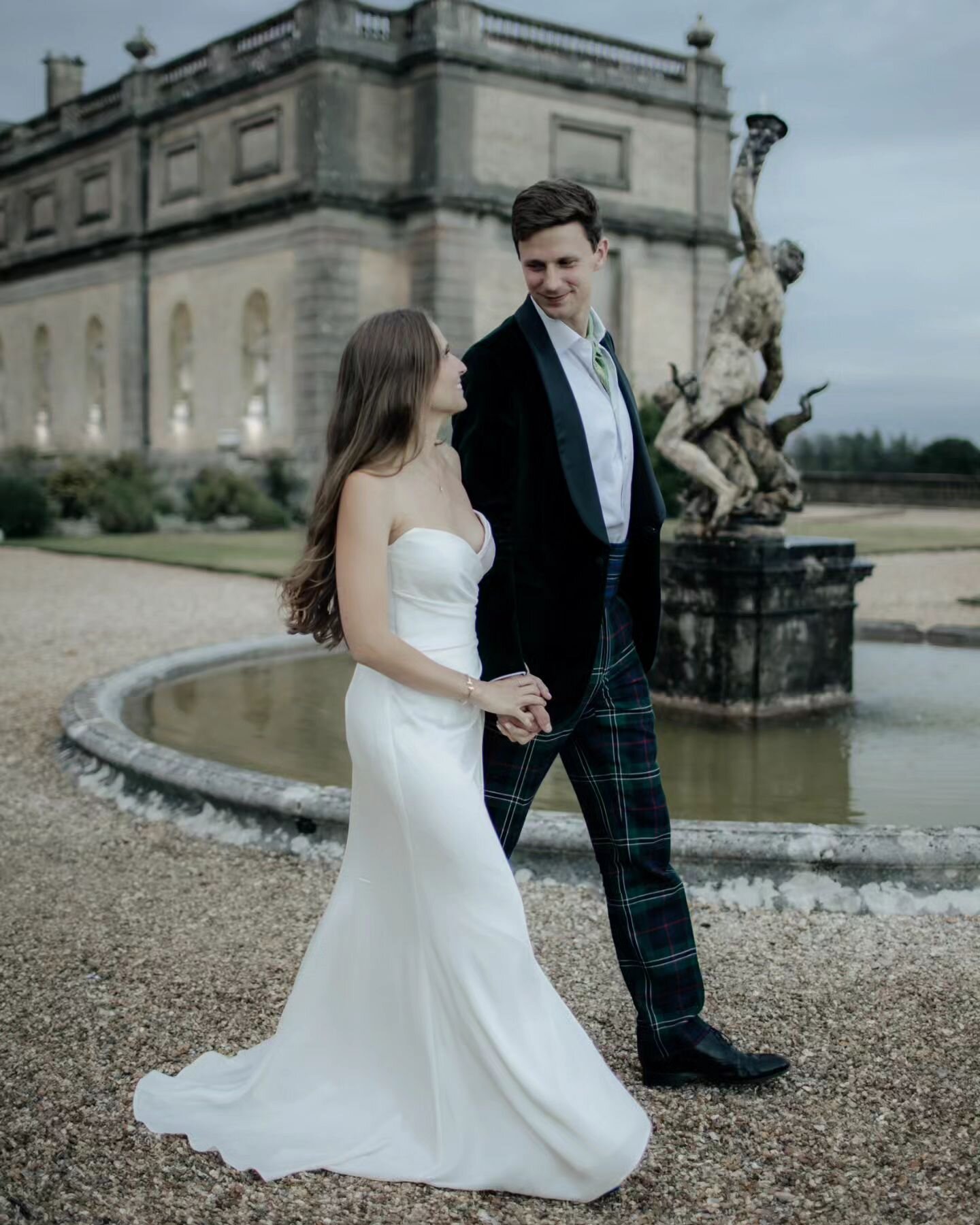 C I C I +  H U G O 🤍
An evening stroll around Somerly House 💕

I often steal my couples away for 10mins around sunset. Whether it's a beautiful sunset or an overcast evening, it's the best thing to pop away from the busy reception and have a few mo