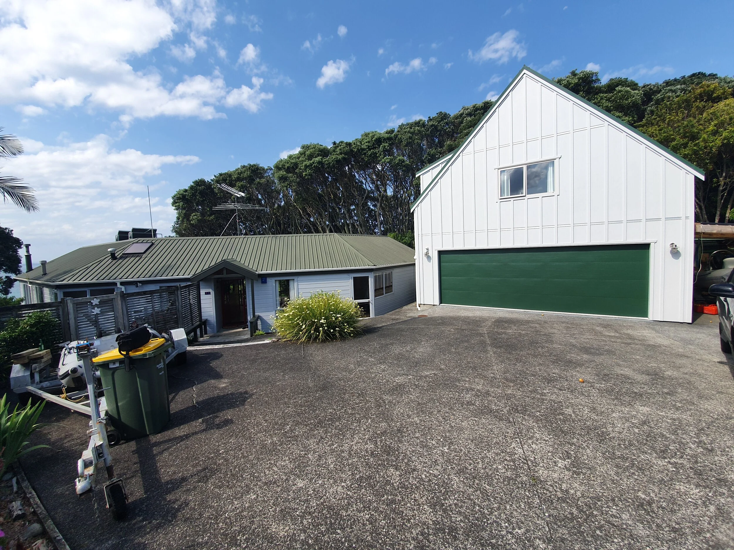 Army Bay Loft Garage