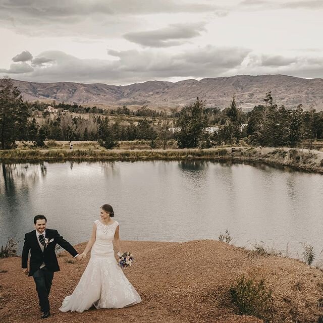 En la riqueza y en la pobreza, en la salud y en la enfermedad, todos los d&iacute;as de mi vida.
.
.
.
.
.
#bodascartagena #bodascartagenam&aacute;gica #bodasbogota #bodascolombia #colombiaweddings #junebugweddings #creativeweddingsco #fridaenamorada