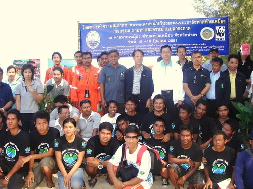 etc students in a joint cleanup of similan islands with green fins.jpg