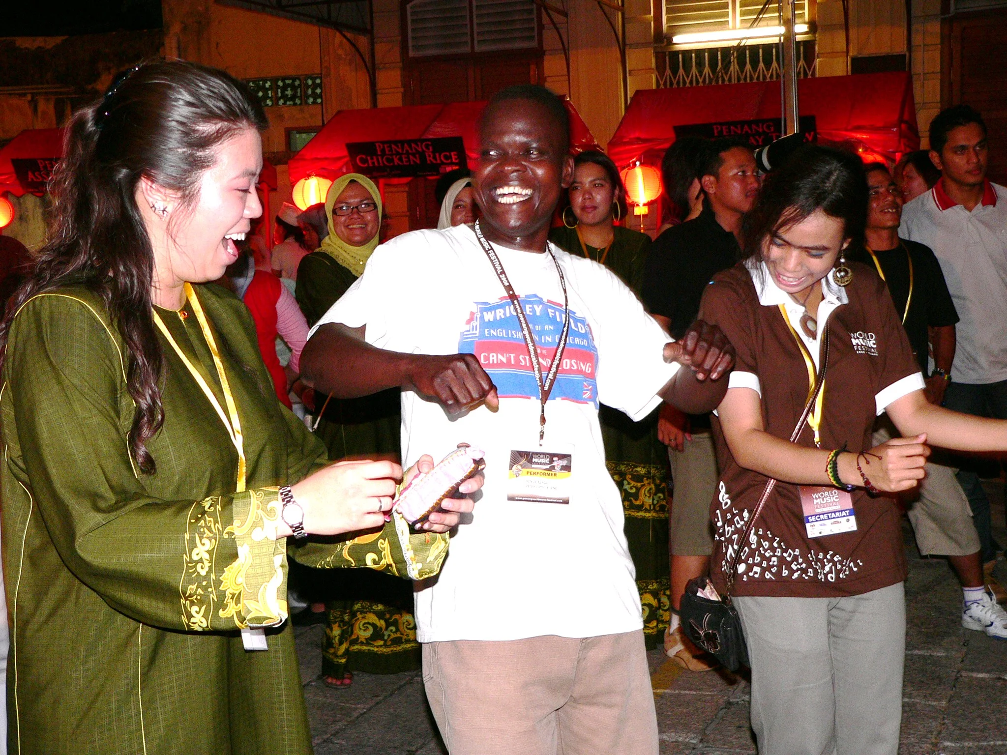 kenge kenge's performer does the malaysian joget..jpg