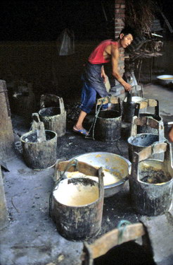 bile buckets in a typical bear farm..jpg