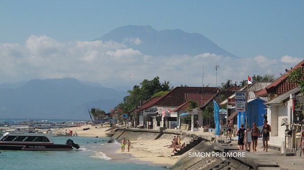 The view of Mount Agung from Lembangan Island.