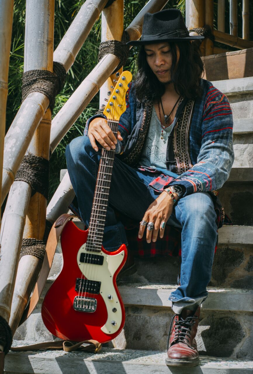 Going from music outreach to youth conferences, Robi Navicula is bent on getting as many Balinese students to attend GINKalimantan, and he needs your support!