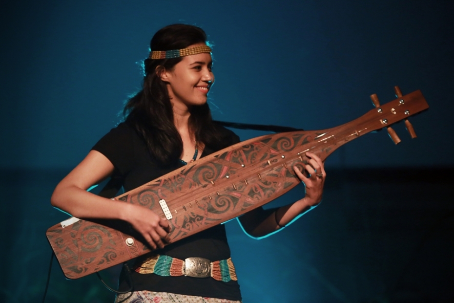 Alena Murang sings as she plays the sape bringing the oral tradition of the Kenyah and Kelabit people from Ulu Baram alive.