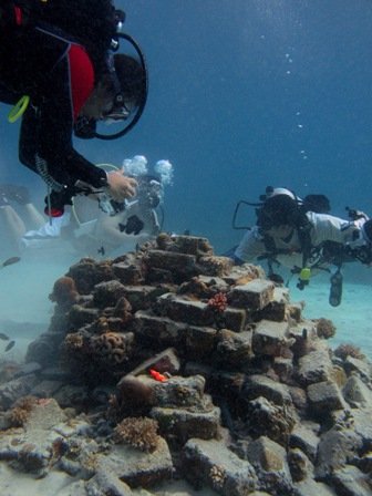 Pyramid-styled photo subject for trainees at Salang Beach, Tioman.