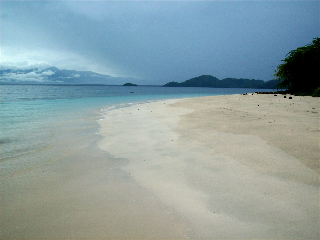 White sands and crystal clear waters at Pujada Island