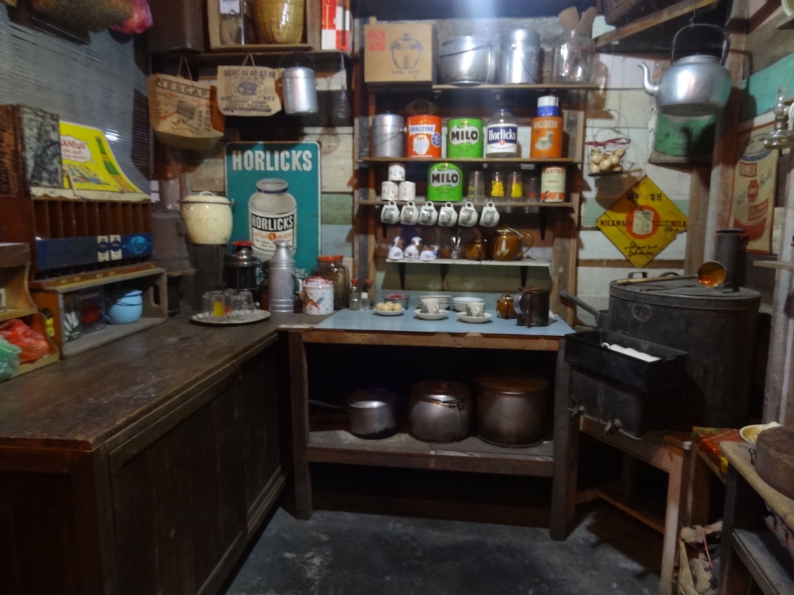 Time Tunnel captures Chinese street culture such as the kopi tiam where tea, coffee, kaya toast and even iced milo can be enjoyed.