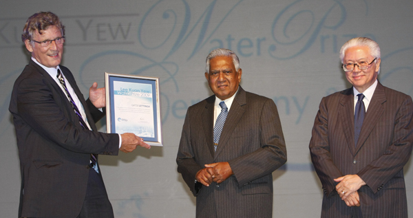 President Nathan presents the award to Prof Lettinga at the Istana. Dr Tony Tan (right) spoke of 39 nominations received from 19 countries.