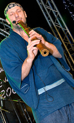 Shakuhachi soothes.