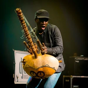 Afro groove at its best - Djeli Moussa Conde brings an explosive show that fuses Malian roots, reggae, jazz and funk.
