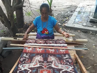 Traditional skills can be learned by all guests on the tour. Courtesy Wise Steps.