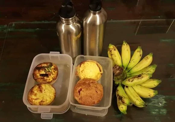 Packing your own lunch on a hike or dive trip out is a great idea even if lunch is provided for free by the travel operator, which could come in polluting, non-reusable materials. Courtesy: Sofie Hostyn