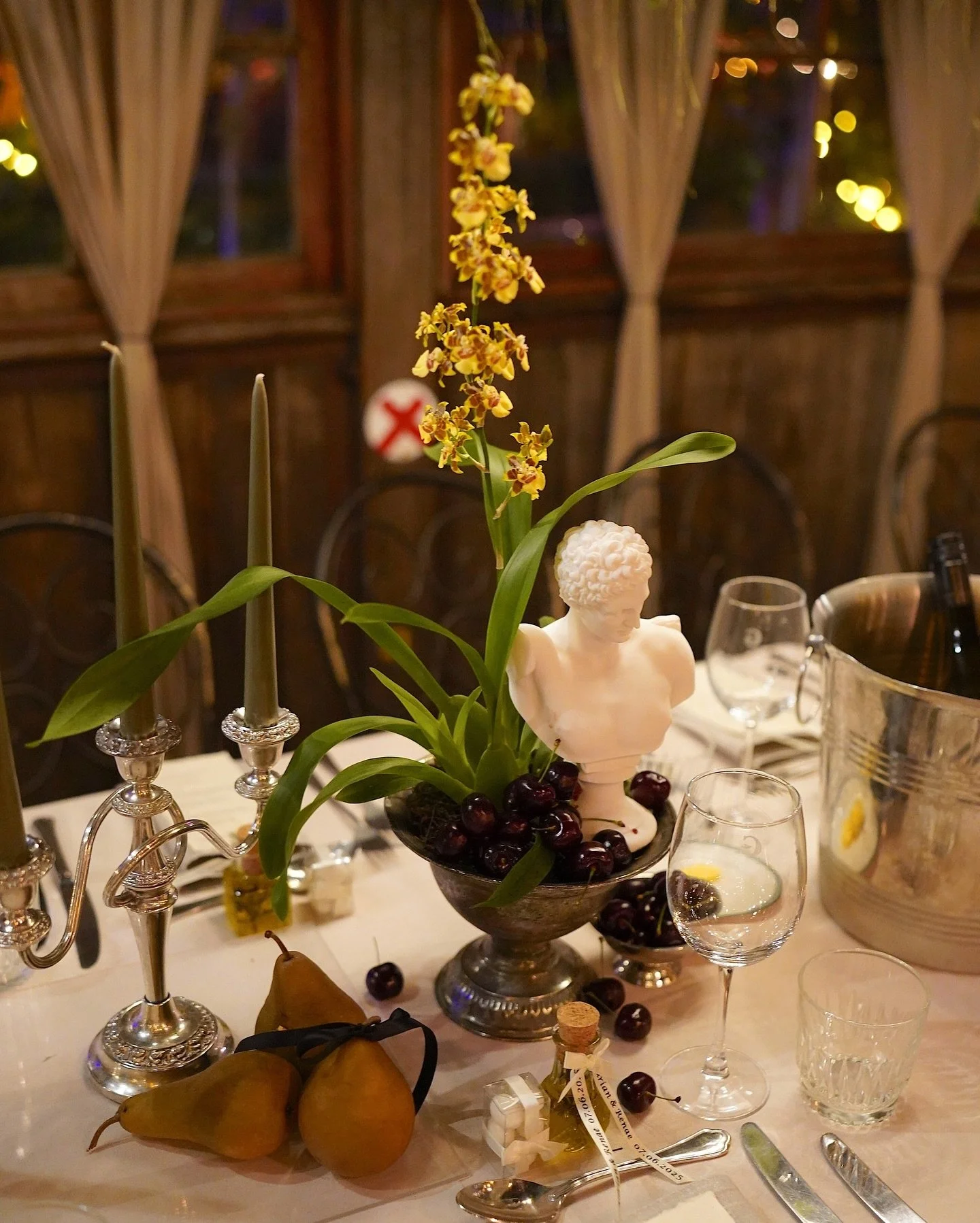 You might not realise it, but your guests will spend more time at the table than anywhere else on your wedding day.

It&rsquo;s where first sips are poured, stories are told, and the real celebration begins 🥂 

So when we design a tablescape, we&rsq