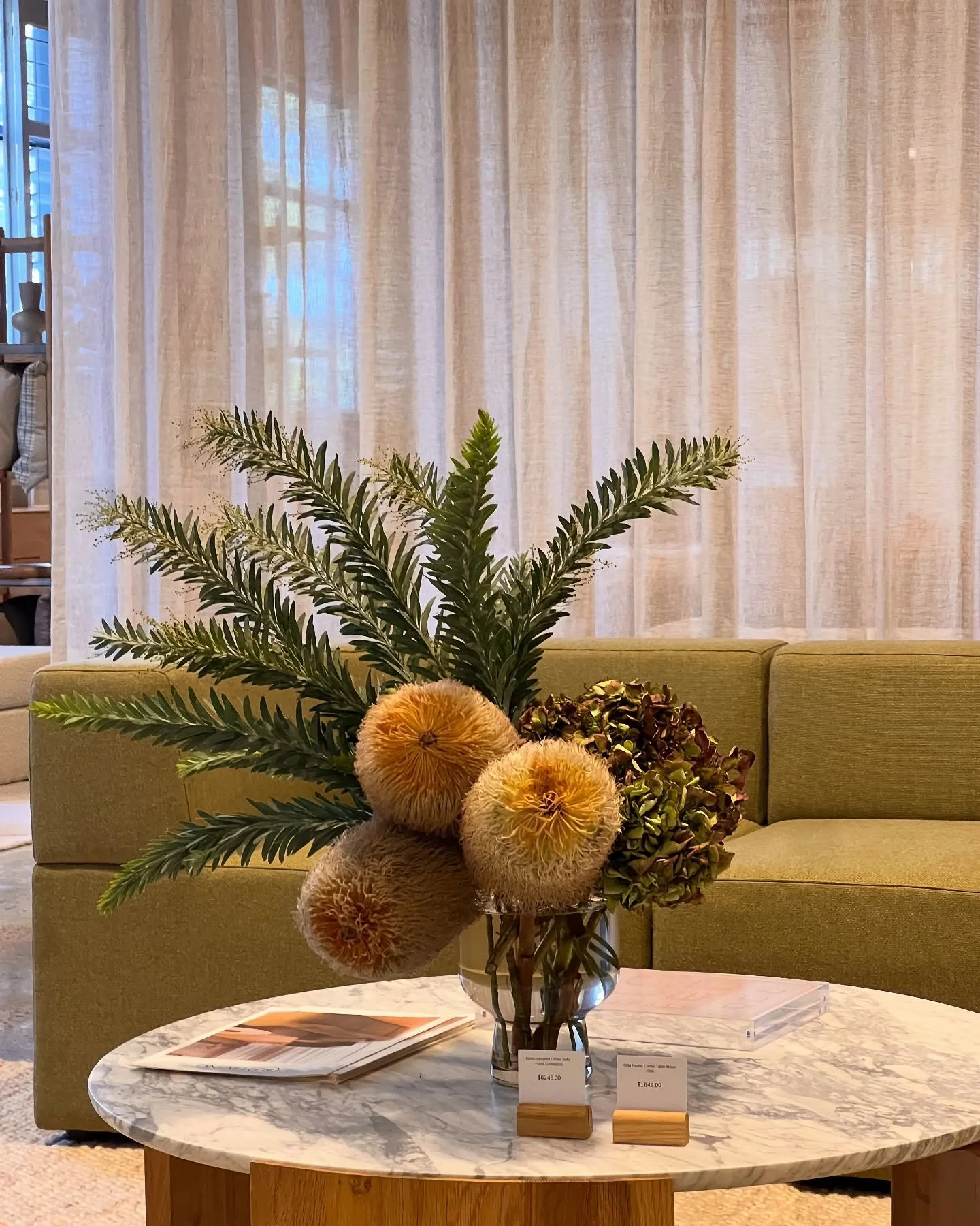 Thrilled to be working with @rj.living to brighten up their Sydney showroom 🌿
Scroll through to see some of the floral moments we&rsquo;ve created so far &mdash; more to come!

#sydneyflorist #corporatefloristsydney #corporateflorist #floralart #flo