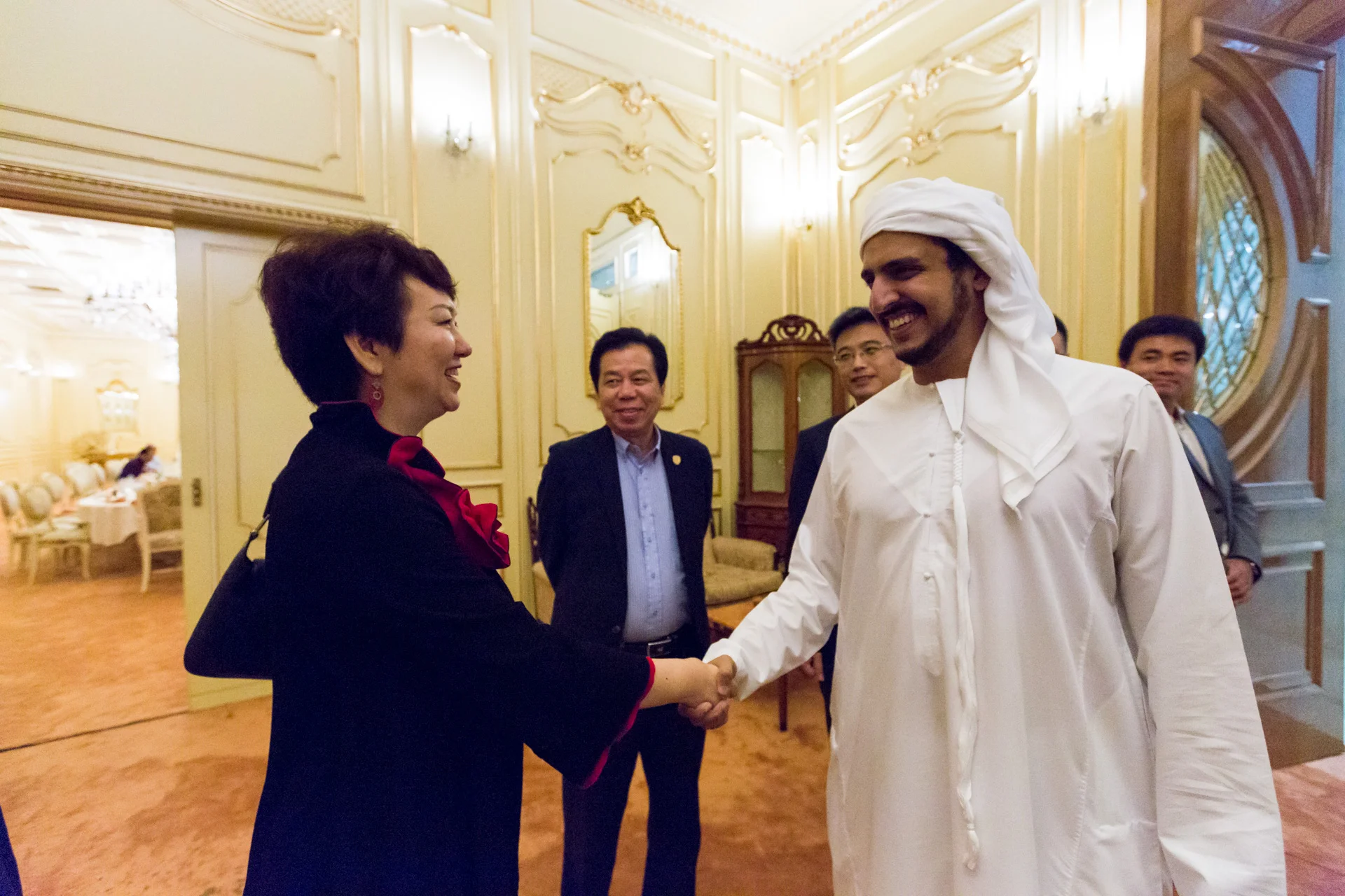 (图为龚庭玉主席与阿布扎比谢赫•哈利法•本•哈利德•阿勒哈米德王子会面)