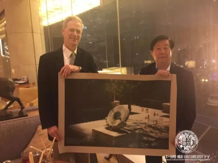 Mr. Steven C. Rockefeller Jr. sent his photography work to Mr. Liu Dawei