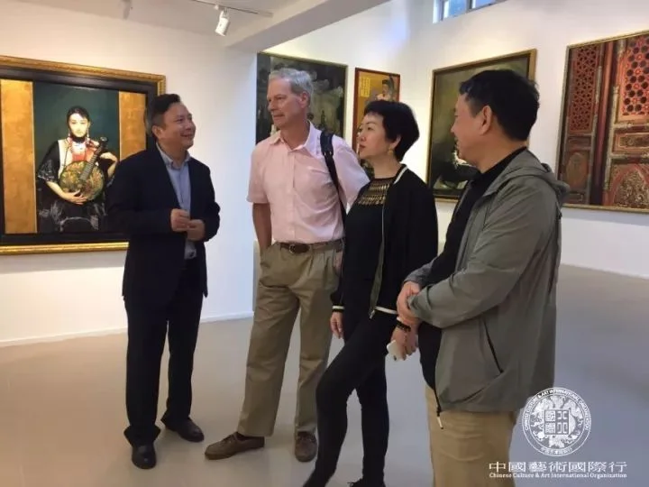 Mr. Steven C. Rockefeller Jr. led the CCAIO team to visit Mr. Jiang Guofang’s studio
