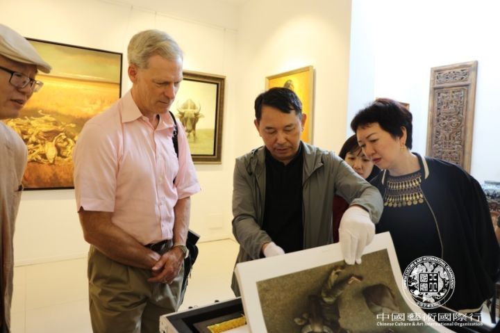Mr. Jiang Guofang displayed his limited works collection